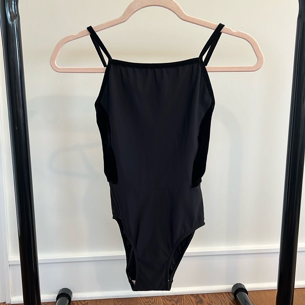 Women’s Elevé leotard size xs. Black with velvet trim. Pristine condition.